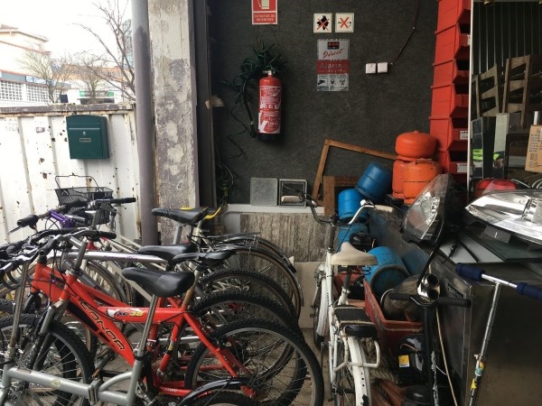 Investigado un pabellón ilegal de productos de segunda mano por la Policía Local