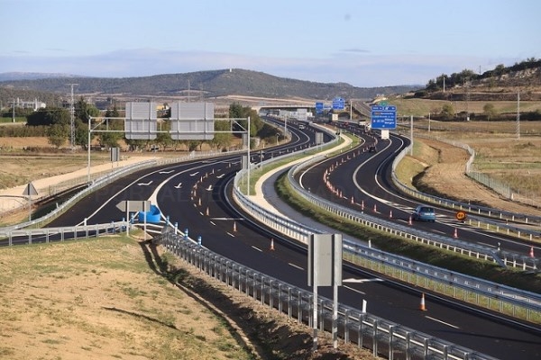 Ya está abierto al tráfico el nuevo tramo desdoblado de la carretera N-124 entre Berantevilla y Zambrana