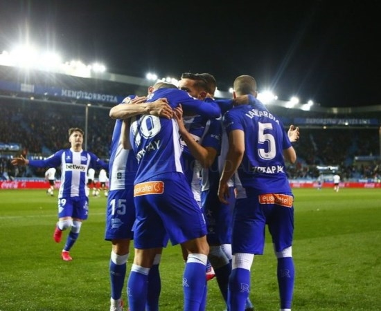 Acuerdo para la reducción de los salarios en el Deportivo Alavés