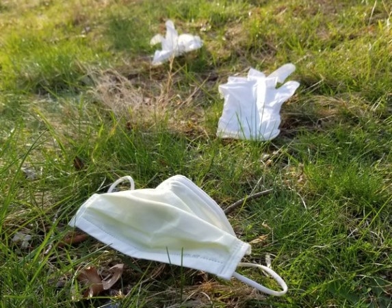 300 euros de multa a quien abandone mascarillas y guantes higiénicos en la vía pública