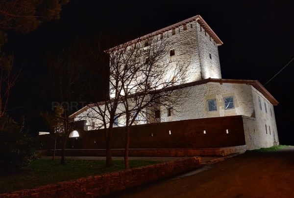 La torre de Mártioda cuenta ya con iluminación monumental