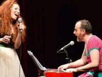 Teatro: Two ladies or not two ladies