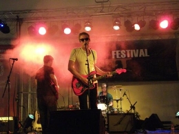 NOCHE INDIE (Aardvark Asteroid + Goody Alien)