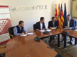 El Ayuntamiento de Elche reafirma, a través de un convenio, su compromiso con la granada de Elche