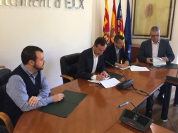 El Ayuntamiento reafirma, a través de un convenio, su compromiso con la granada de Elche