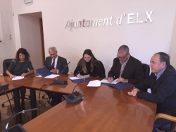 El Ayuntamiento y el hospital del Vinalopó firman un convenio para ofrecer terapias acuáticas para embarazadas