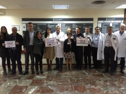 La consellera de Sanidad Carmen Montón visita el Hospital de Elche en la presentación de un test de diagnóstico de bacterias multirresistentes
