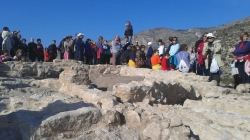 Más de 100 personas acudieron a la visita arqueológica de Penya Negra