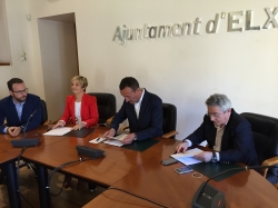 El Ayuntamiento firma dos convenios con AVECAL para la promoción e innovación de la industria del calzado