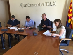 Firma del convenio entre el Ayuntamiento de Elche y la Asociación Aspanias para realizar Respiro Familiar durante el verano