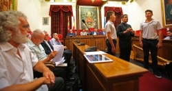 Los niños que actúan en el Misteri ensayan sus papeles ante el Alcalde de Elche