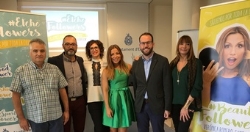 La cantante Verónica Romero se suma a la campaña del Ayuntamiento "ElcheFollowers" para impulsar el pequeño comercio local