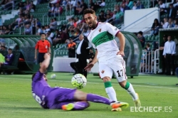 Paso adelante del Elche en el Martínez Valero