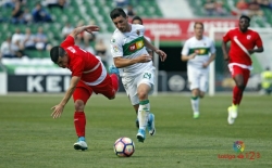 El Elche vuelve a la senda de la victoria en un partido con muchos goles
