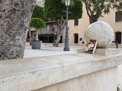 Más de 600 libros llenan las calles de Elche