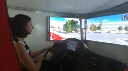 Elche ofrece simuladores para concienciar y mejorar la seguridad de conducción de los autobuses urbanos