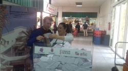 El mercado municipal de abastos ha sorteado entre sus clientes el carro del mes de marzo