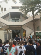 El Ayuntamiento y el Hospital del Vinalopó Dr. Mas Magro, han reanudado hoy las visitas de escolares al Mercado Municipal de Abastos