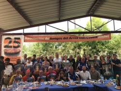 Los amigos de la Costra reúnen a entes sociales y festeros y medios de comunicación en su tradicional comida de bienvenida a las fiestas patronales