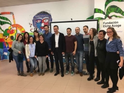 El alcalde felicita a Elche Acoge por su premio de alfabetización de la Unesco y destaca su gran labor en la integración de inmigrantes