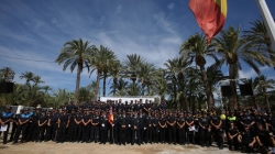 La Policía Local de Elche recibe la Medalla de Oro de la Ciudad durante la celebración del día de su patrón y del 150 aniversario de la creación del C