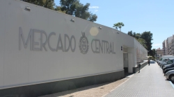 Contratación requerirá a la empresa del Mercado Provisional para que adecue a la legalidad la terraza de la cafetería