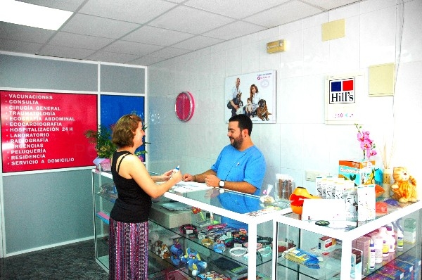 Clínica Veterinaria La Asunción cumple su primer aniversario en Santa Pola