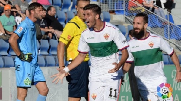 Un gran Elche vence al Huesca en El Alcoraz (1-3)