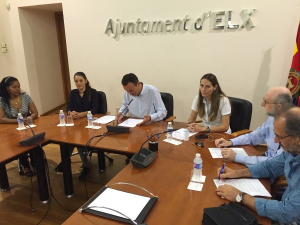 El Ayuntamiento distinguirá a la plataforma en Defensa de la Ley de Dependencia, a El Institut d'Estudis Comarcals y a Castillejos el 9 de octubre