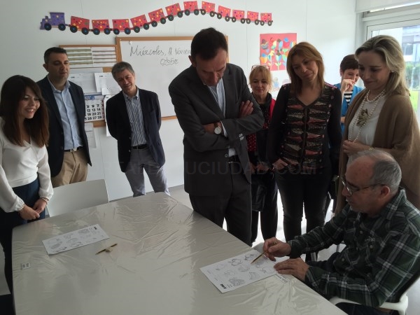 El alcalde de Elche conoce de primera mano la labor social de AFAE