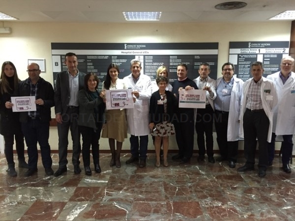 La consellera de Sanidad Carmen Montón visita el Hospital de Elche en la presentación de un test de diagnóstico de bacterias multirresistentes