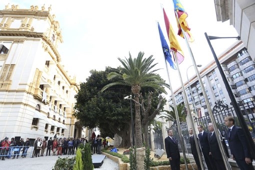 La Diputación de Alicante conmemora el Día de la Constitución con un homenaje a la Bandera Española