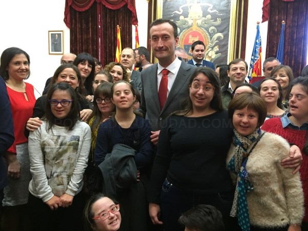 Carlos González reclama cambios para hacer frente a la crisis institucional y territorial que sufre España