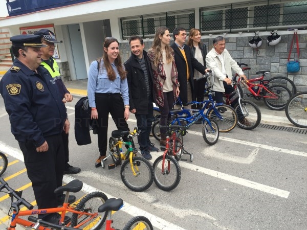 El Ayuntamiento de Elche dona 18 bicicletas a diversos centros por navidades