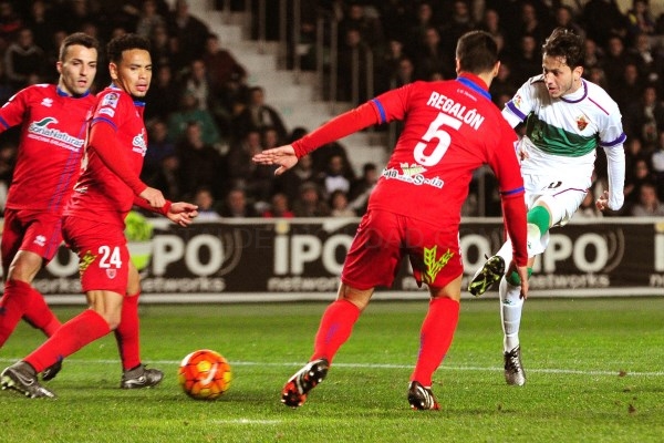 Elche y Numancia empatan en un partido con muchas amarillas