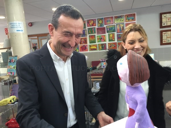 El Alcalde de Elche visita Centro Ocupacional Altabix para conocer el proyecto "¿Quién es quién?"