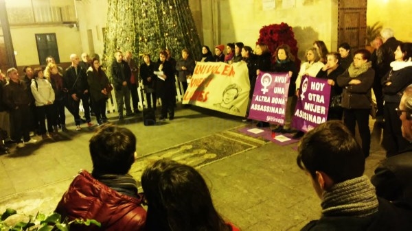 Concentración contra la violencia de género en Elche