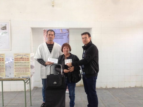 El Ayuntamiento reanuda la campaña “el “Carro del mes”en el Mercado Municipal de Abastos