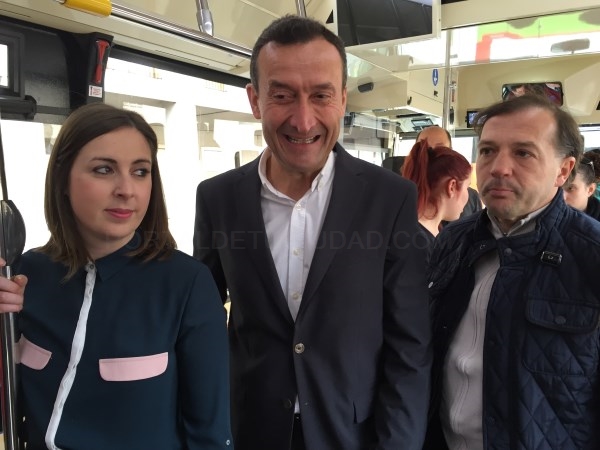 Elche presenta tres nuevos autobuses más sostenibles y con los últimos avances tecnológicos