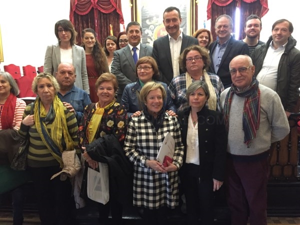 El Ayuntamiento de Elche y la UMH renuevan su compromiso con los Mayores en un Pleno Especial