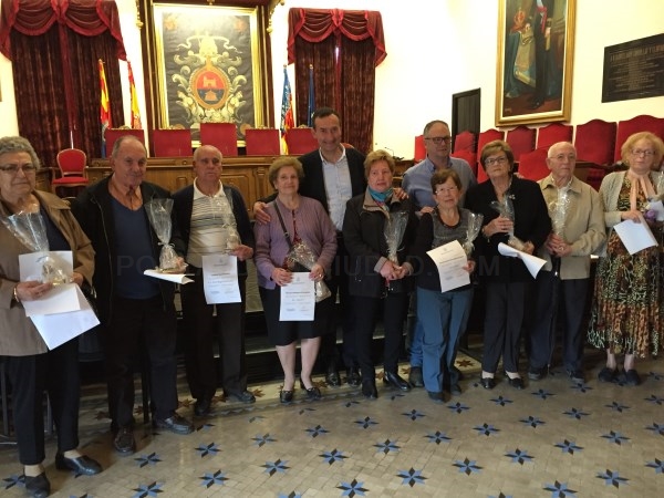 El Alcalde de Elche reconoce el mérito de los coordinadores de los centros de baile para mayores