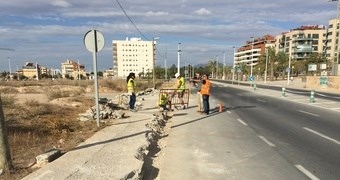 Elche construye 200 metros lineales de acera para facilitar el acceso de peatones al estadio Martínez Valero