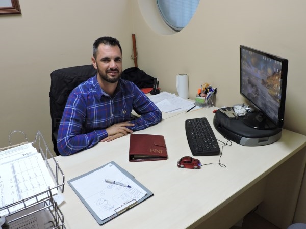 Talleres del Amo cumple 50 años reparando los coches de Elche y alrededores