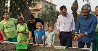 El huerto ecológico del colegio “La Vallverda”, en Elche se presenta como modelo de integración