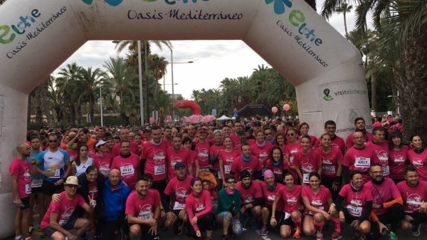 Cerca de 10.000 personas participan en Elche en la carrera de AMACMEC contra el cáncer de mama
