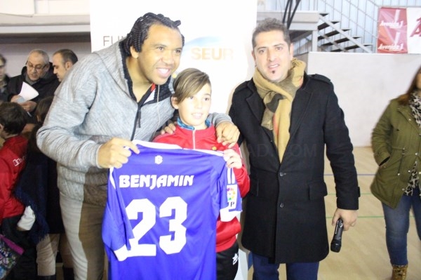 El exfutbolista Benjamín recoge material deportivo para los niños más necesitados de África en el 80 aniversario del Club Deportivo Altet