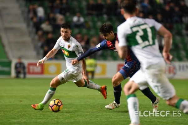 Empate del Elche ante el Huesca que vuelve a perder la oportunidad de acercarse a los puestos de ascenso