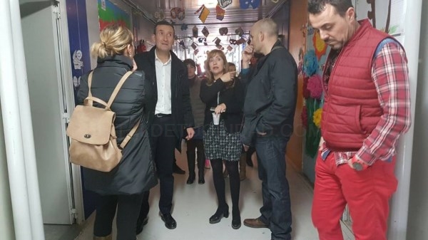 El alcalde traslada a la comunidad educativa de las Bayas que las obras de ampliación del centro comenzarán el año que viene