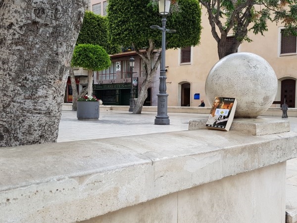 Más de 600 libros llenan las calles de Elche