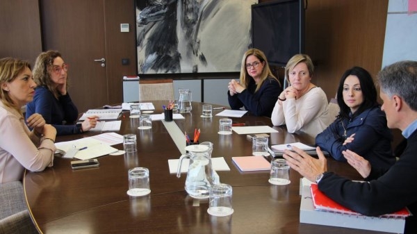 El Ayuntamiento de Elche adecuará la instalación de luz y la fontanería de dos bloques de Palmerales afectados por el corte del suministro